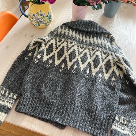 Gap Cozy Gray and Cream Knit Cardigan - Picture 6 of 6